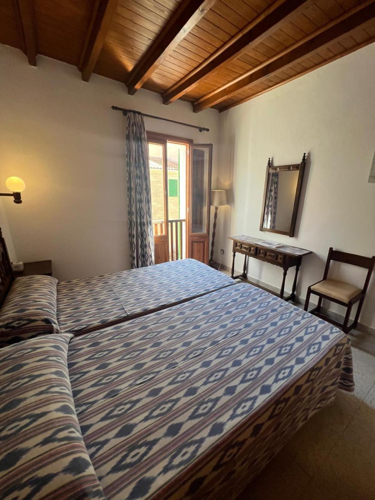 Hostal Restaurante Playa Colonia de Sant Jordi Esterno foto