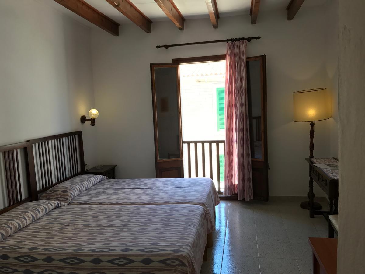 Hostal Restaurante Playa Colonia de Sant Jordi Esterno foto